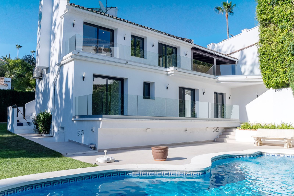 4 Bedroom Villa for Sale in Marbella — 3