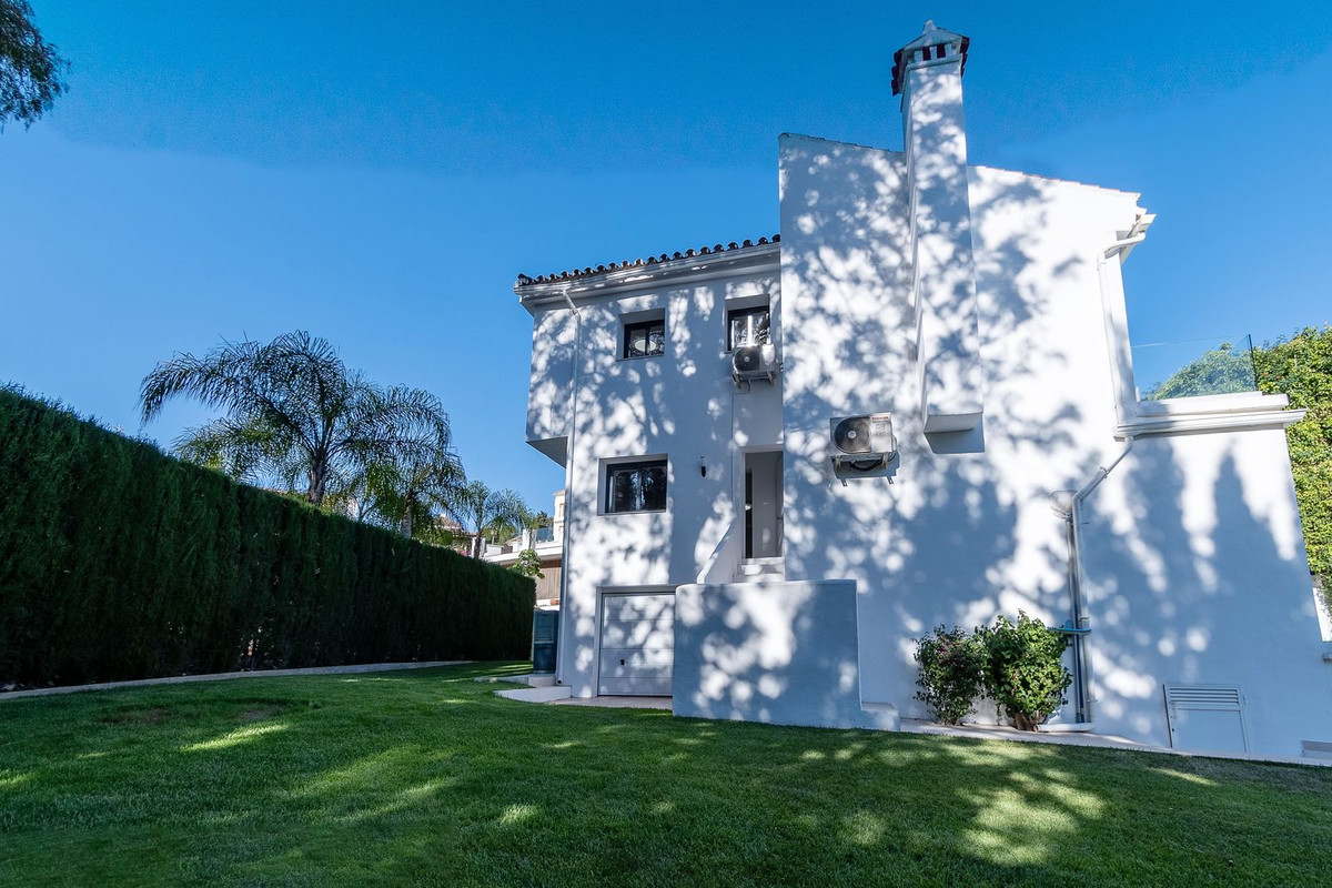 4 Bedroom Villa for Sale in Marbella — 5