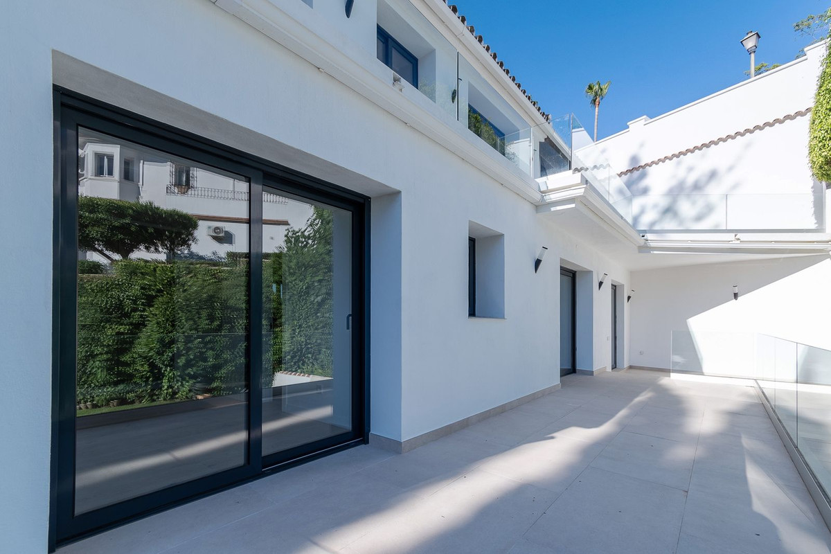 4 Bedroom Villa for Sale in Marbella — view 10