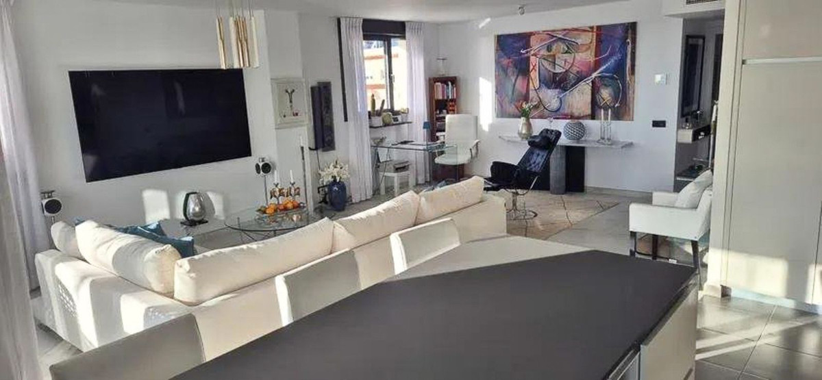 2 Bedroom Apartment for Sale in Estepona — 9