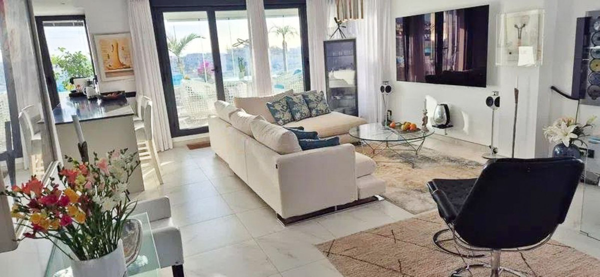 2 Bedroom Apartment for Sale in Estepona — view 10