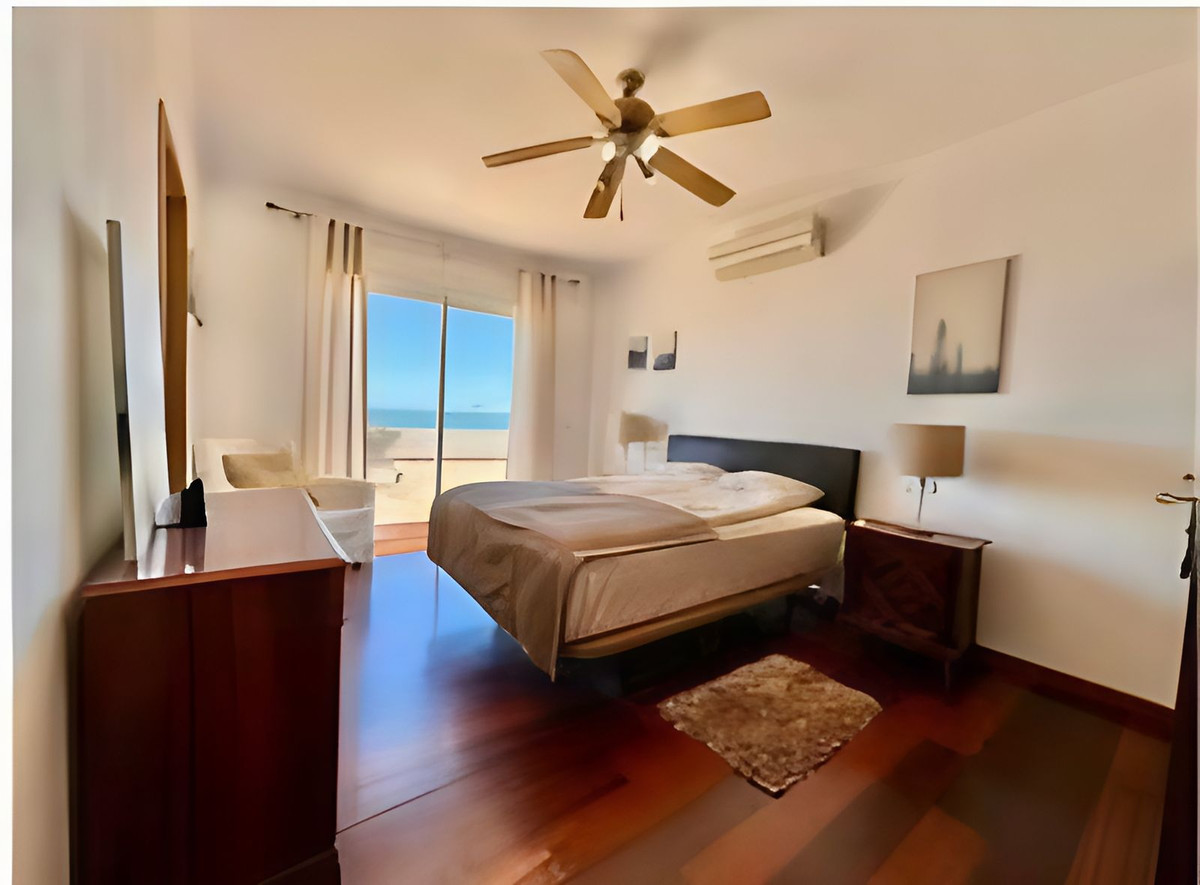 3 Bedroom Villa for Sale in Estepona — 5