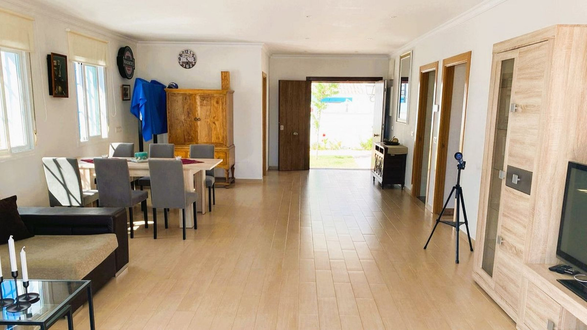 3 Bedroom Villa for Sale in Estepona — view 10
