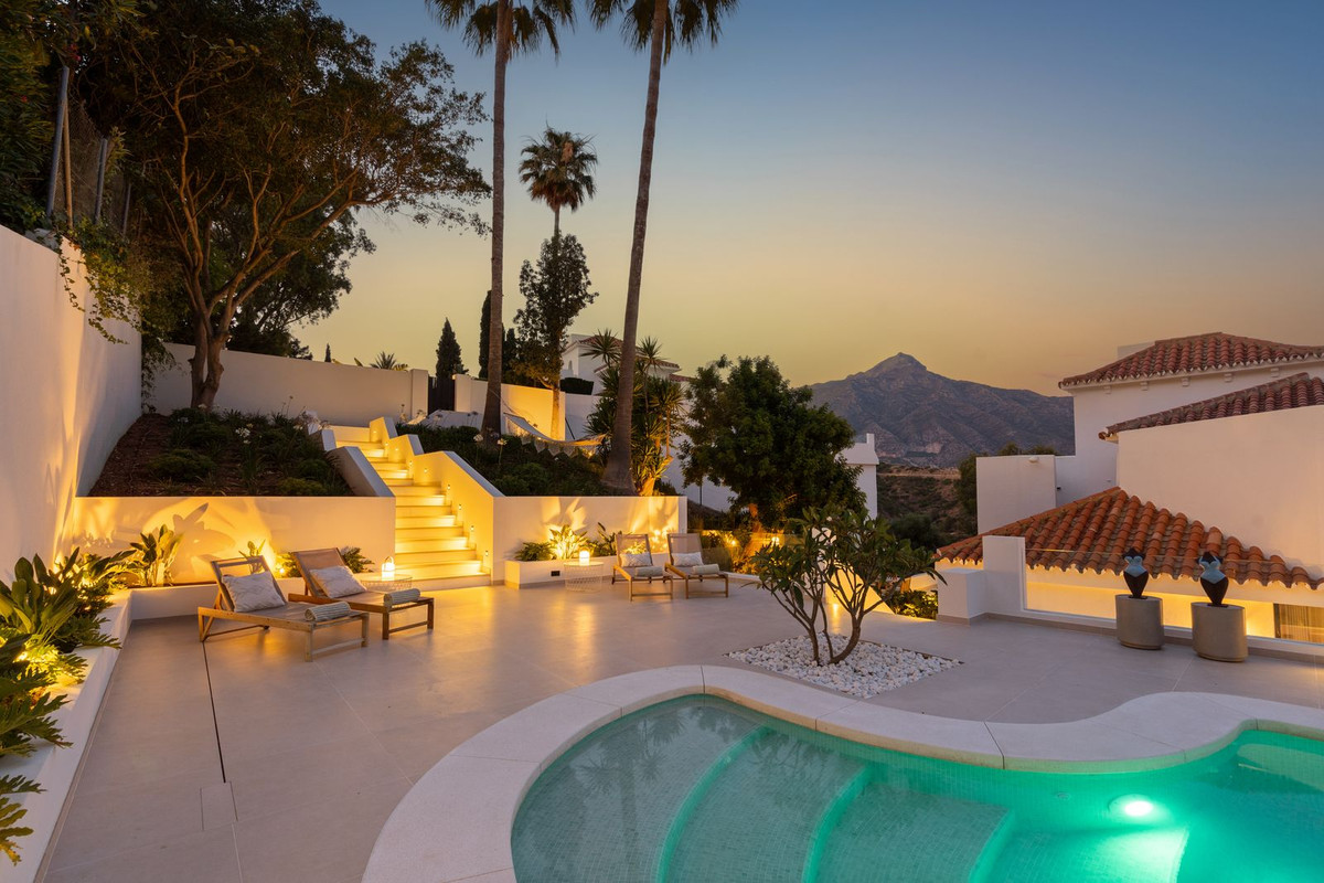 5 Bedroom Villa for Sale in Nueva Andalucía — 4