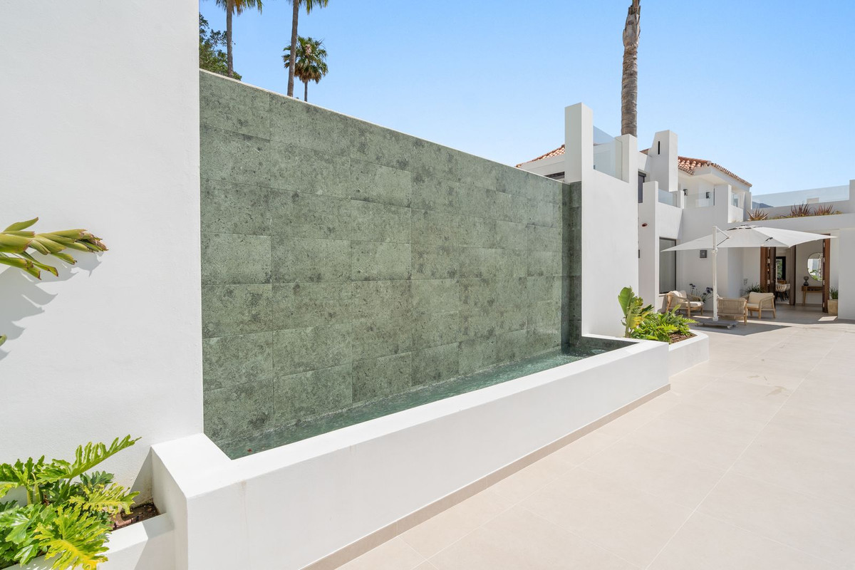 5 Bedroom Villa for Sale in Nueva Andalucía — 6