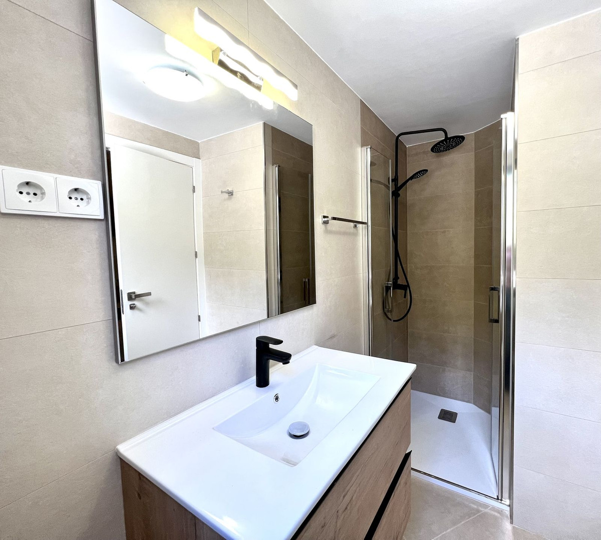 3 Bedroom Villa for Sale in Estepona — 9