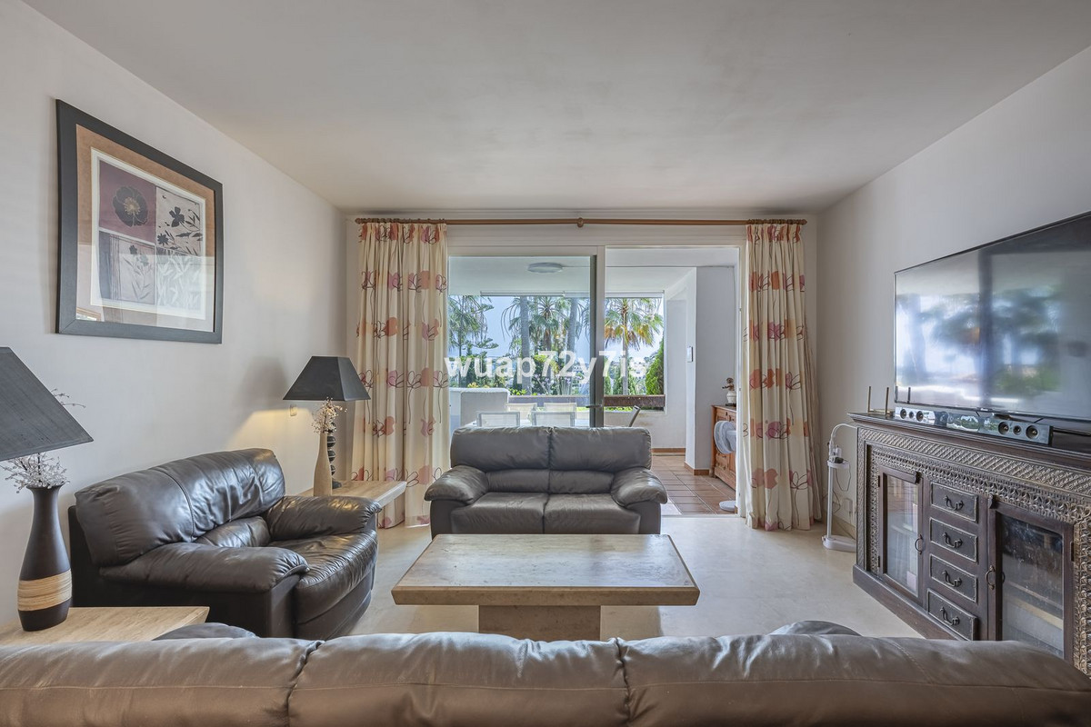 3 Bedroom Apartment for Sale in Nueva Andalucía — 3