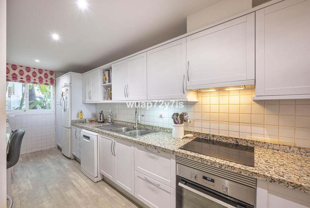 3 Bedroom Apartment for Sale in Nueva Andalucía — view 10