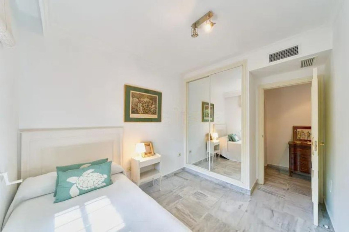 3 Bedroom Apartment for Sale in Marbella — view 10