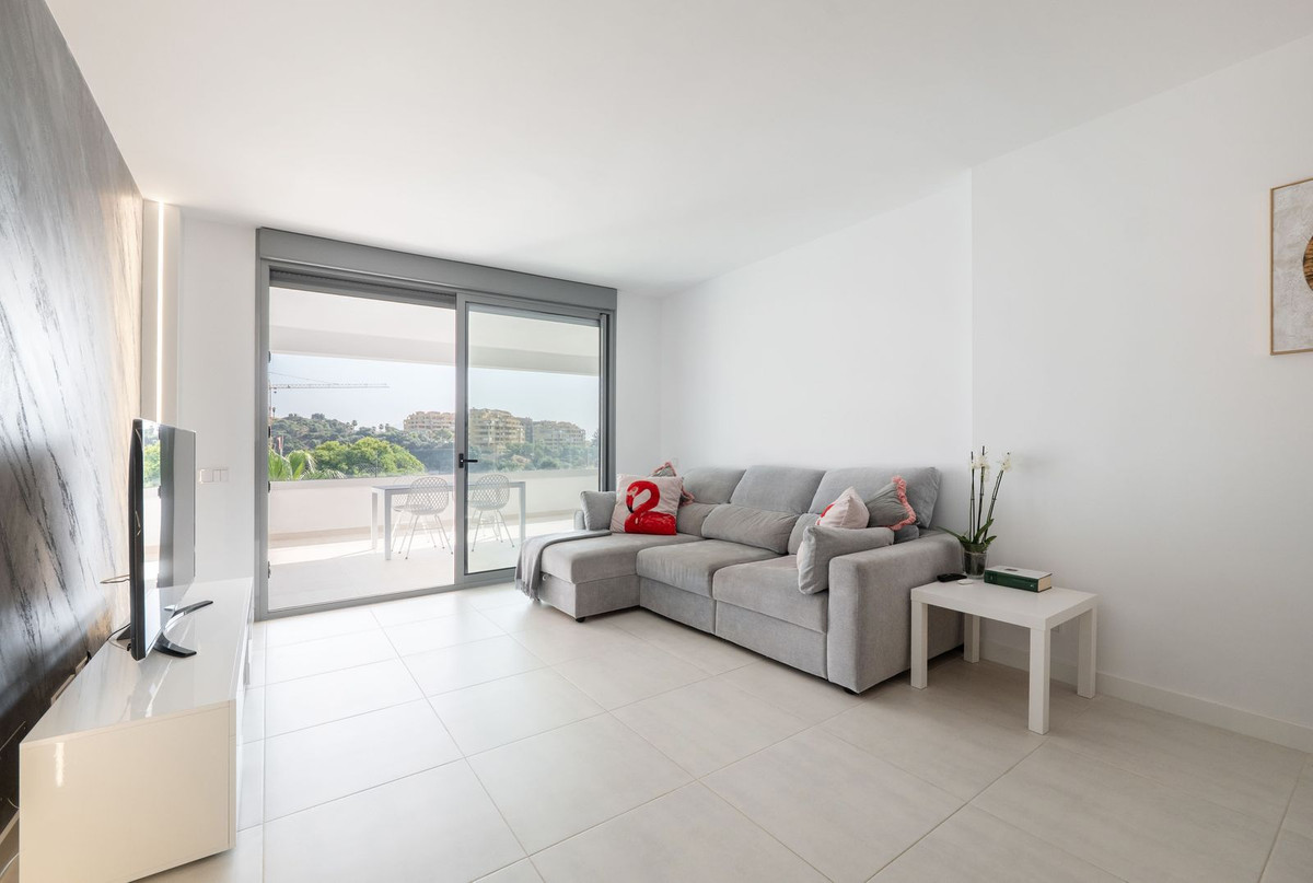 2 Bedroom Apartment for Sale in Estepona — view 10