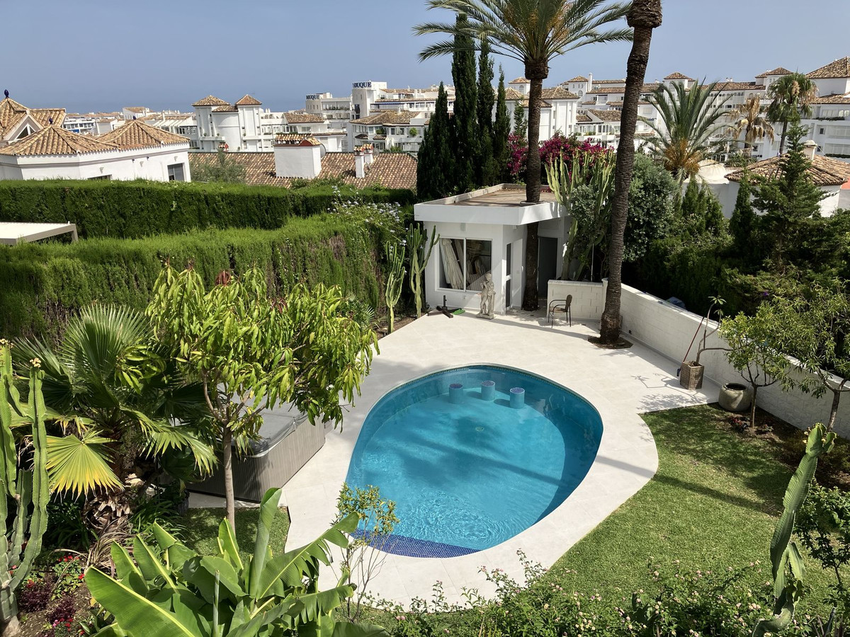 6 Bedroom Villa for Sale in Puerto Banús — 2