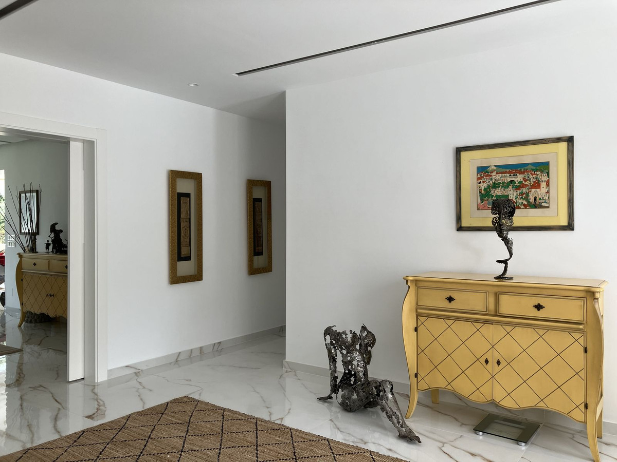 6 Bedroom Villa for Sale in Puerto Banús — 4