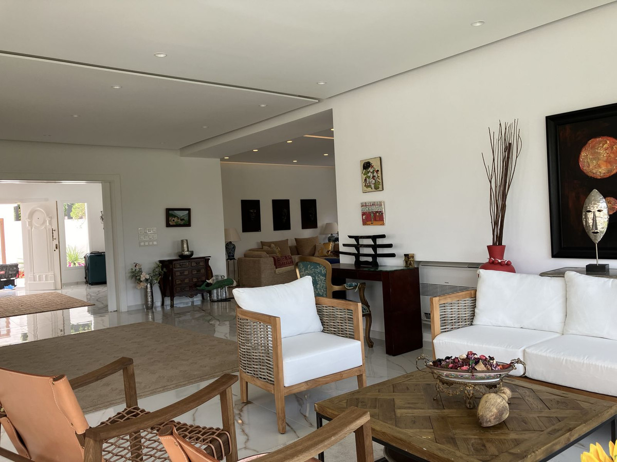 6 Bedroom Villa for Sale in Puerto Banús — 5