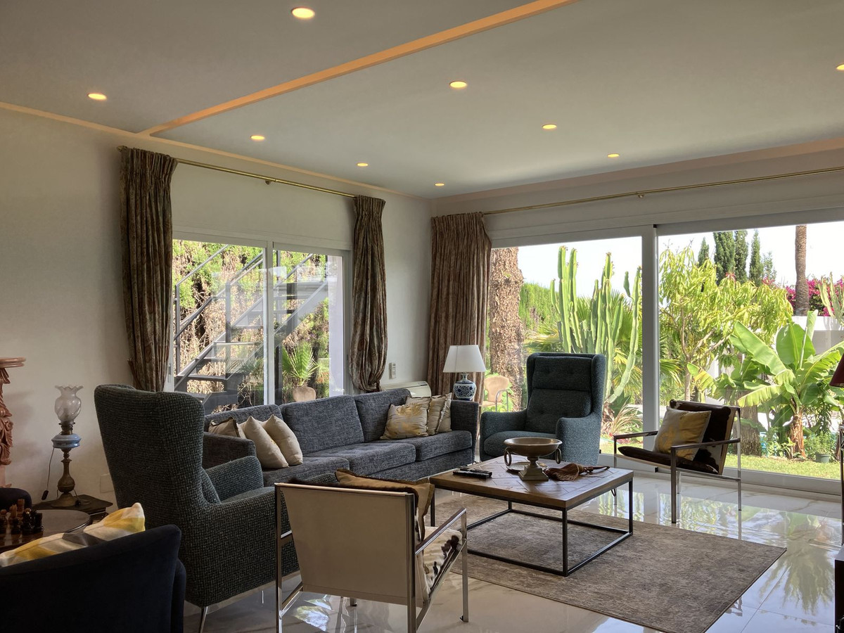 6 Bedroom Villa for Sale in Puerto Banús — 8