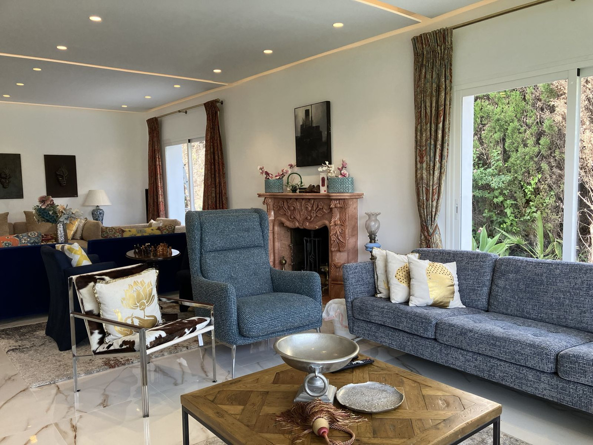 6 Bedroom Villa for Sale in Puerto Banús — 9