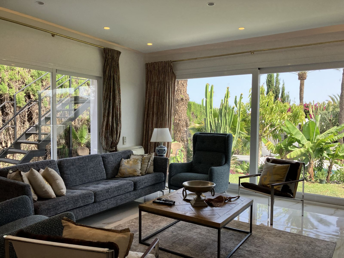 6 Bedroom Villa for Sale in Puerto Banús — view 10
