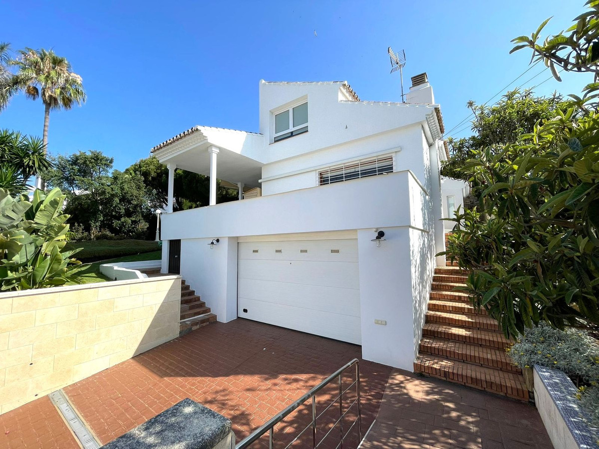 4 Bedroom Villa for Sale in Estepona