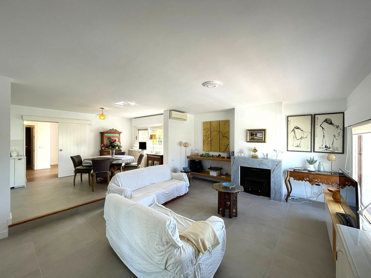4 Bedroom Villa for Sale in Estepona — 3