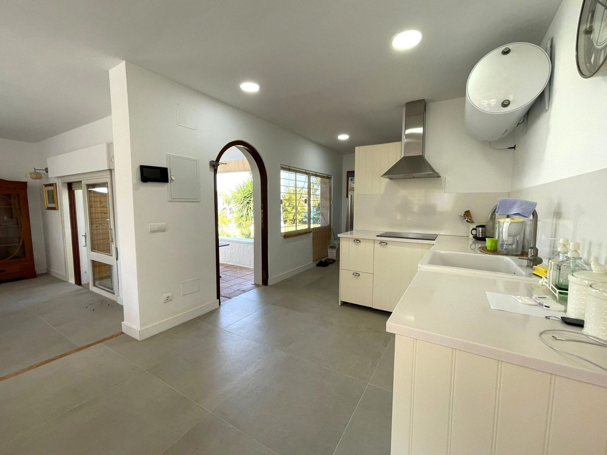 4 Bedroom Villa for Sale in Estepona — 9