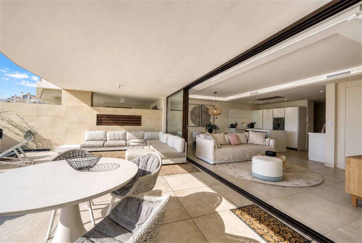 3 Bedroom Apartment for Sale in Estepona — view 11