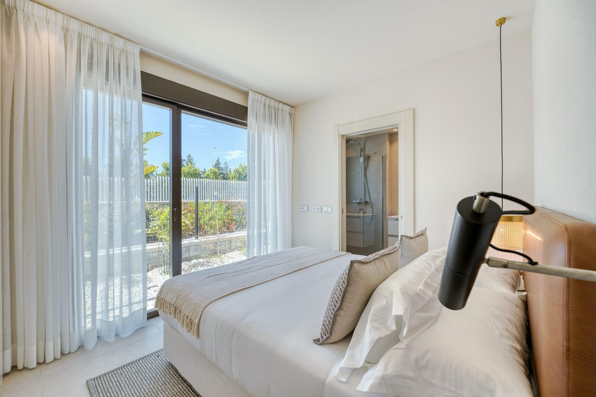 3 Bedroom Apartment for Sale in Estepona — view 17
