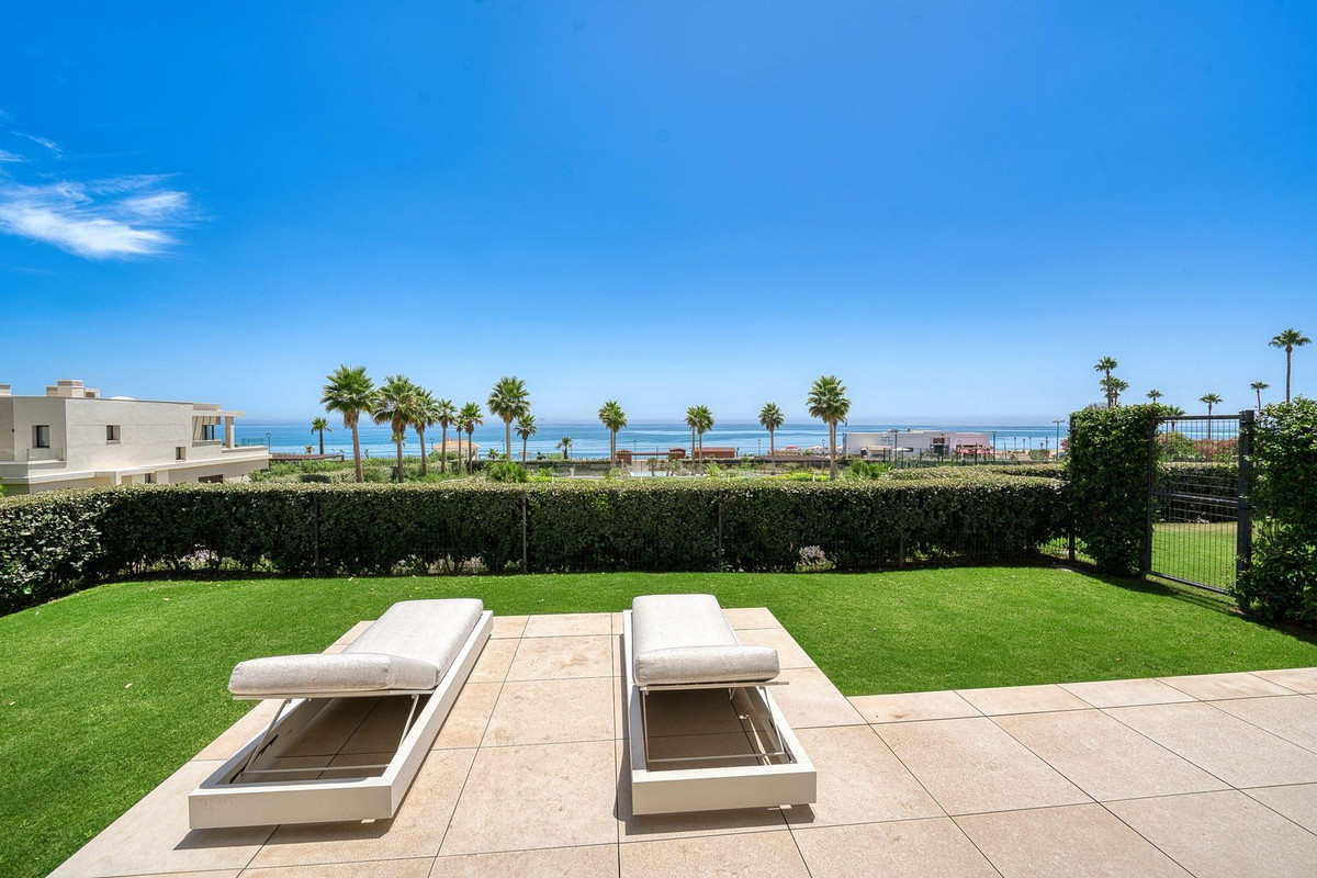 3 Bedroom Apartment for Sale in Estepona — view 3