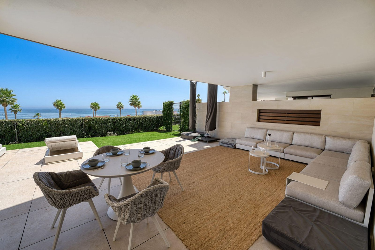 3 Bedroom Apartment for Sale in Estepona — view 5