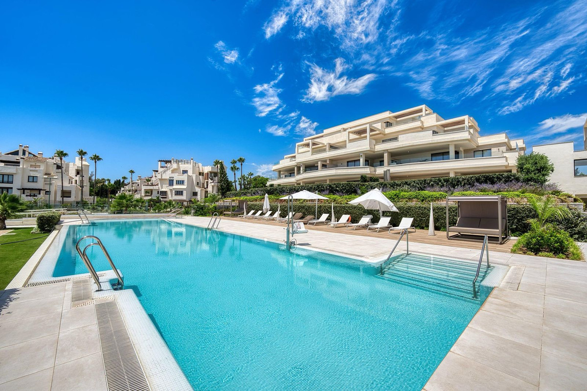 3 Bedroom Apartment for Sale in Estepona — view 6