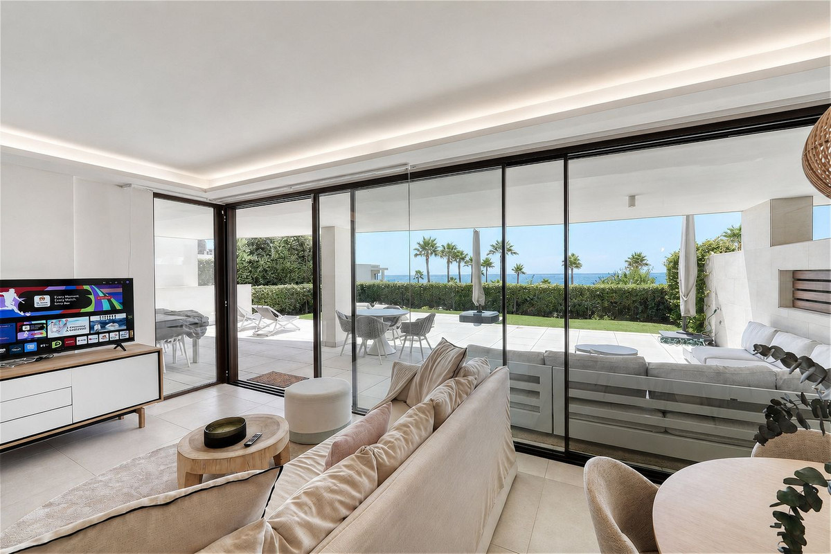3 Bedroom Apartment for Sale in Estepona — view 8