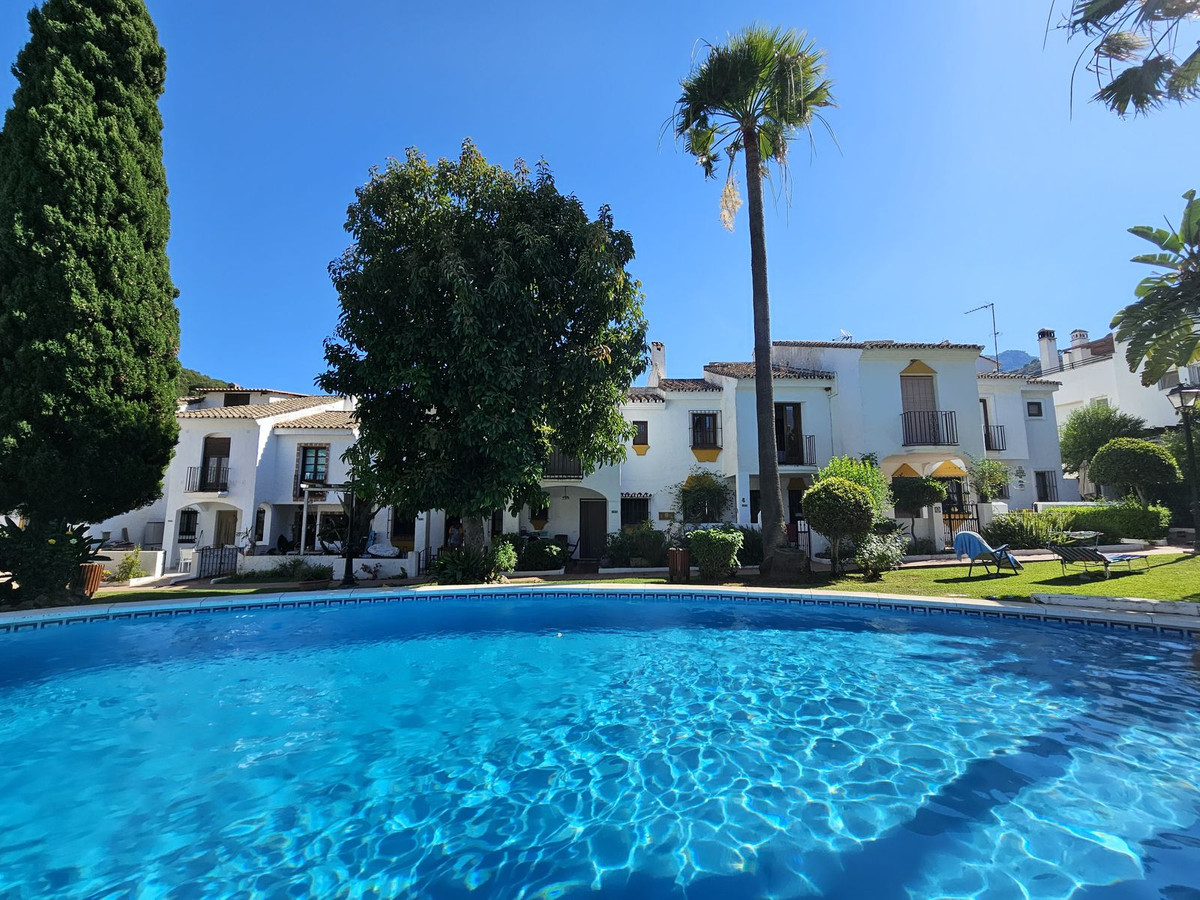 3 Bedroom Villa for Sale in Benahavís