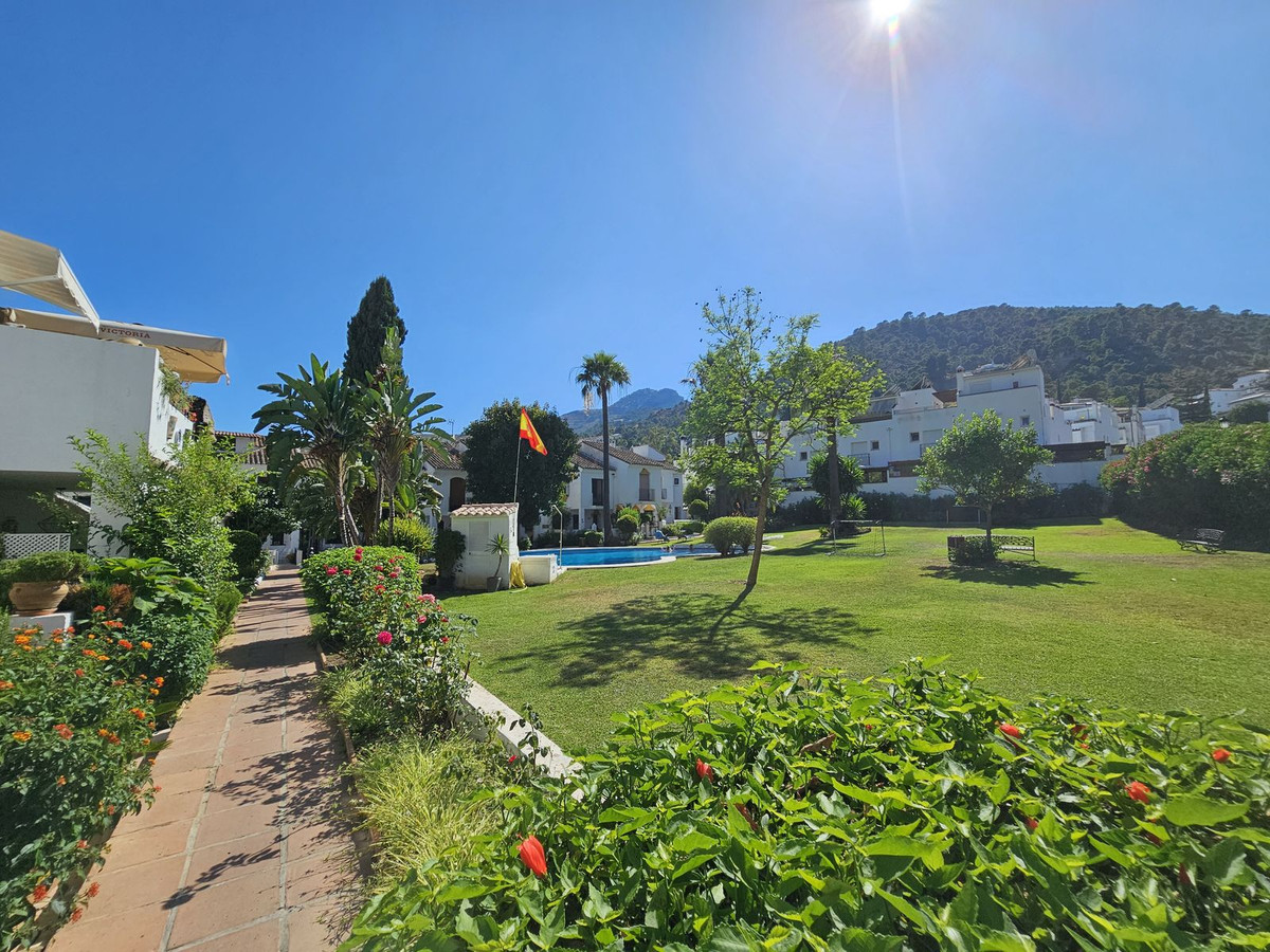3 Bedroom Villa for Sale in Benahavís — 2
