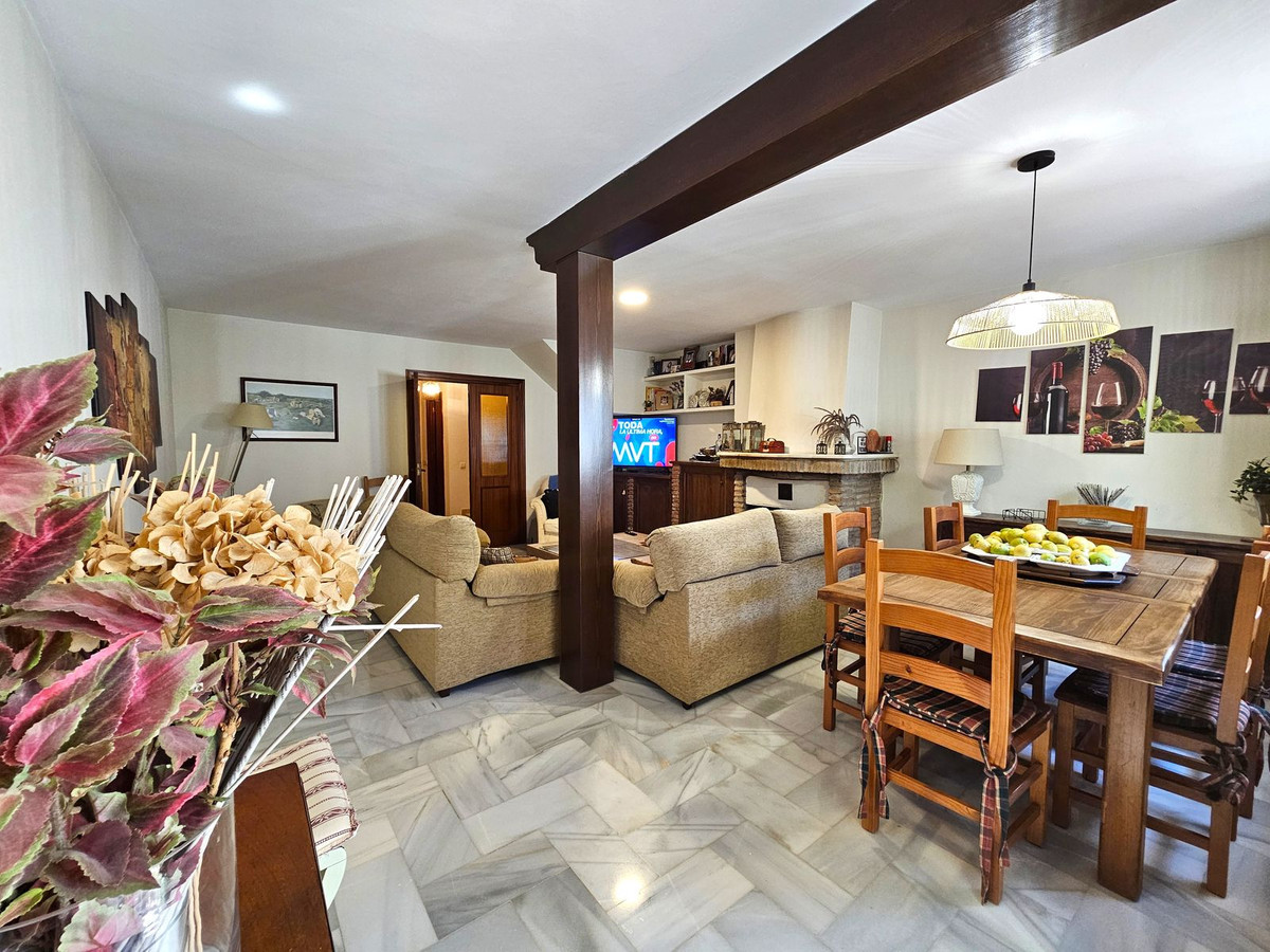 3 Bedroom Villa for Sale in Benahavís — 4