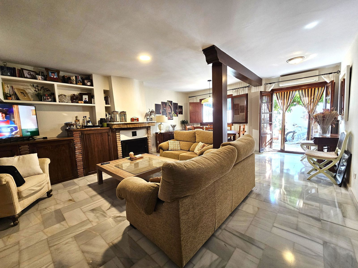 3 Bedroom Villa for Sale in Benahavís — 6