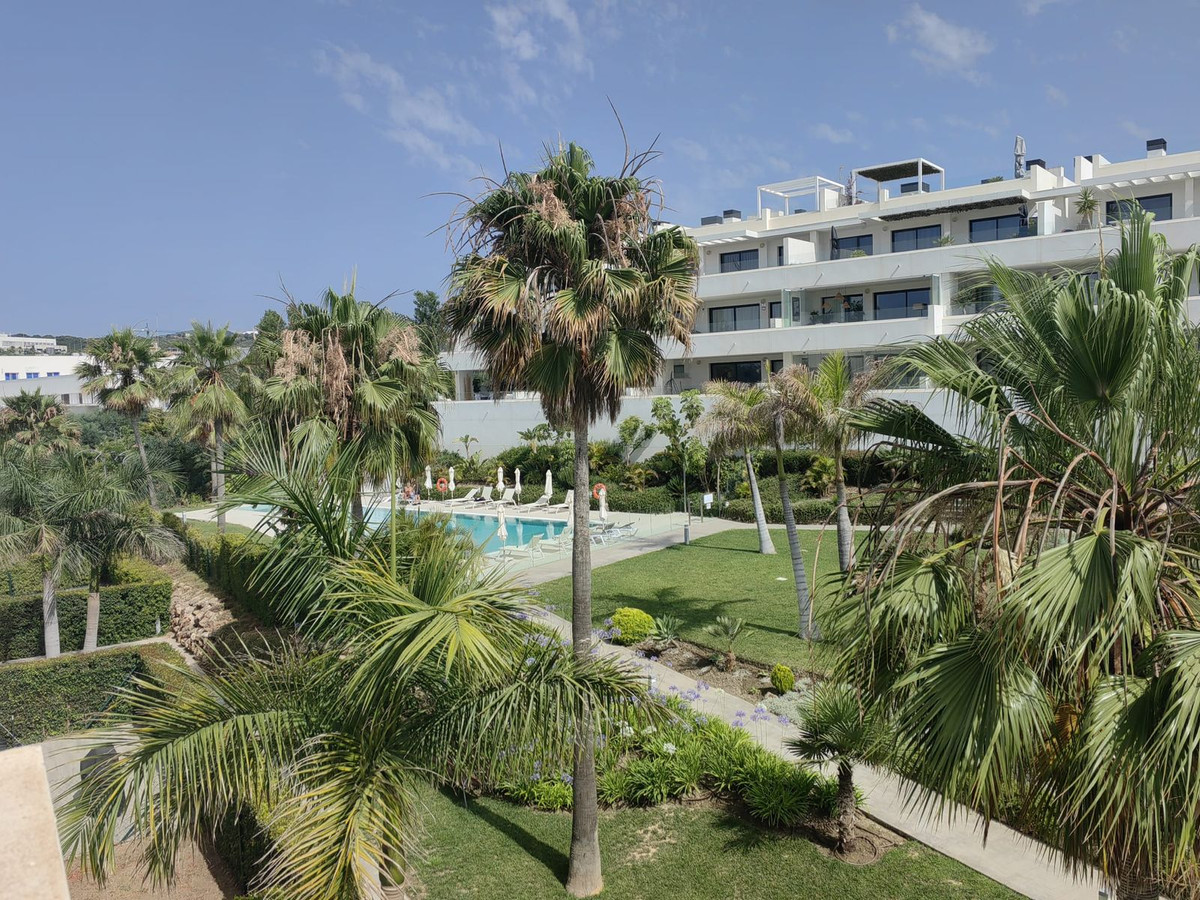 3 Bedroom Apartment for Sale in Estepona — 2