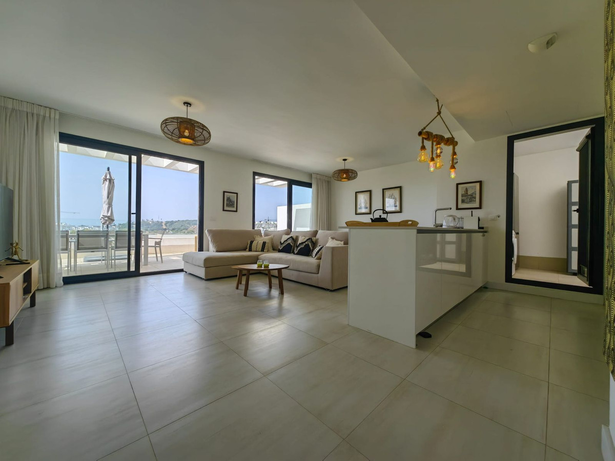 3 Bedroom Apartment for Sale in Estepona — 8