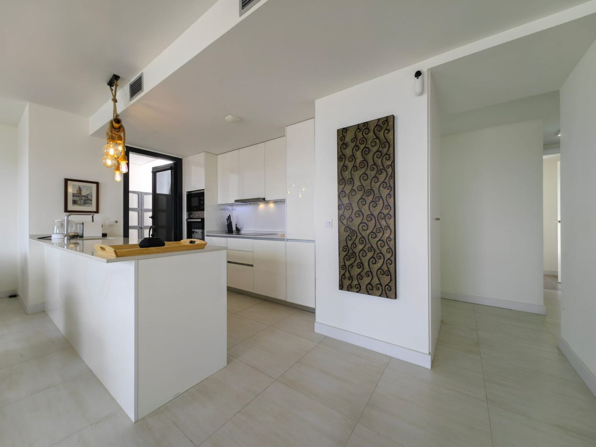 3 Bedroom Apartment for Sale in Estepona — 9