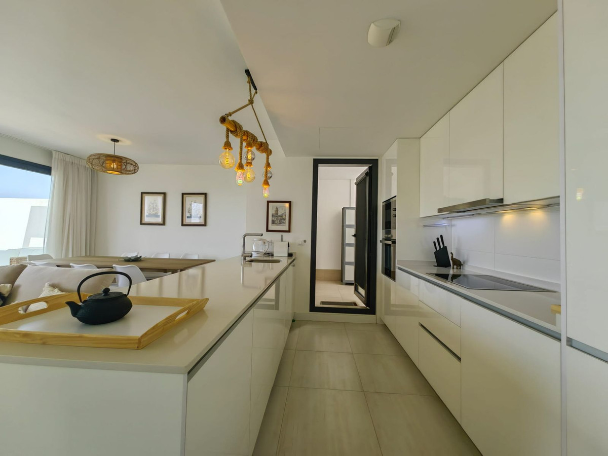 3 Bedroom Apartment for Sale in Estepona — view 10