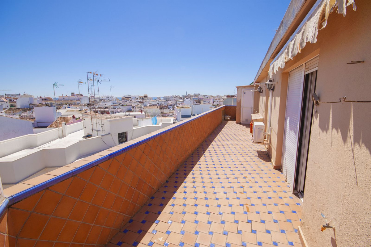 3 Bedroom Apartment for Sale in Estepona — 3