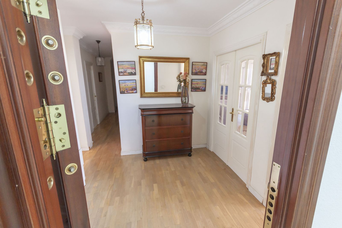 3 Bedroom Apartment for Sale in Estepona — 5