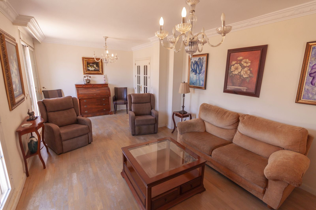 3 Bedroom Apartment for Sale in Estepona — 7