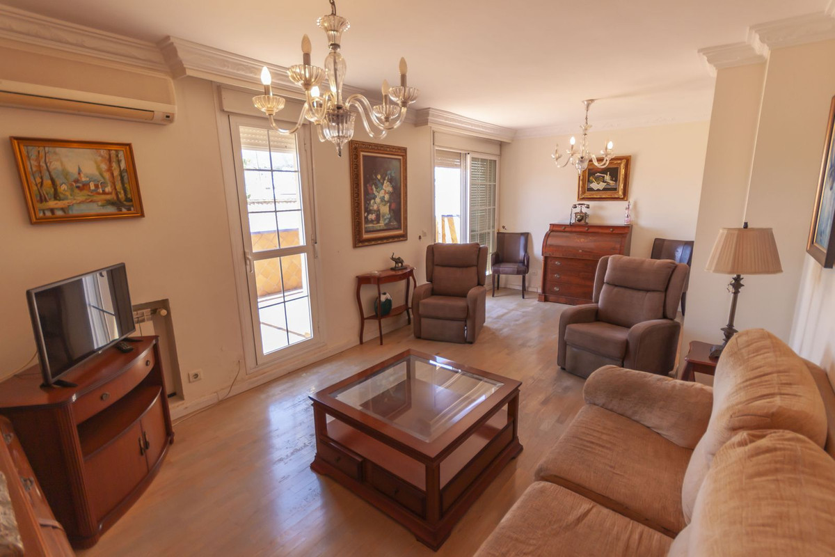 3 Bedroom Apartment for Sale in Estepona — 8
