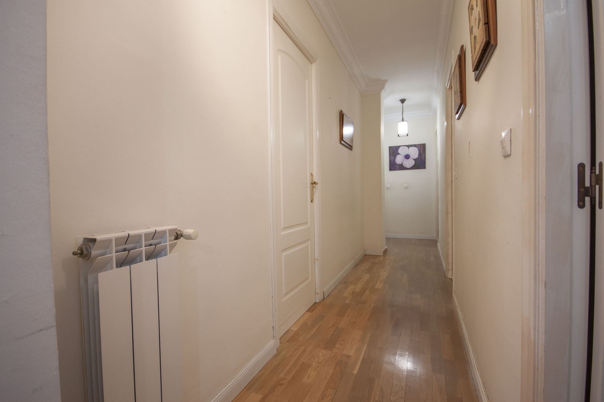 3 Bedroom Apartment for Sale in Estepona — 9