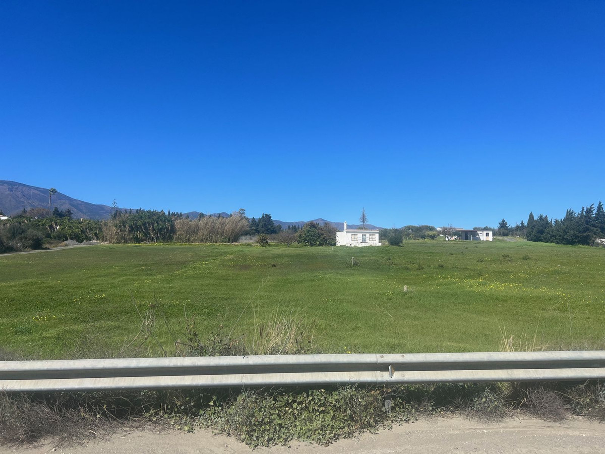 Plot for Sale in Estepona — 2