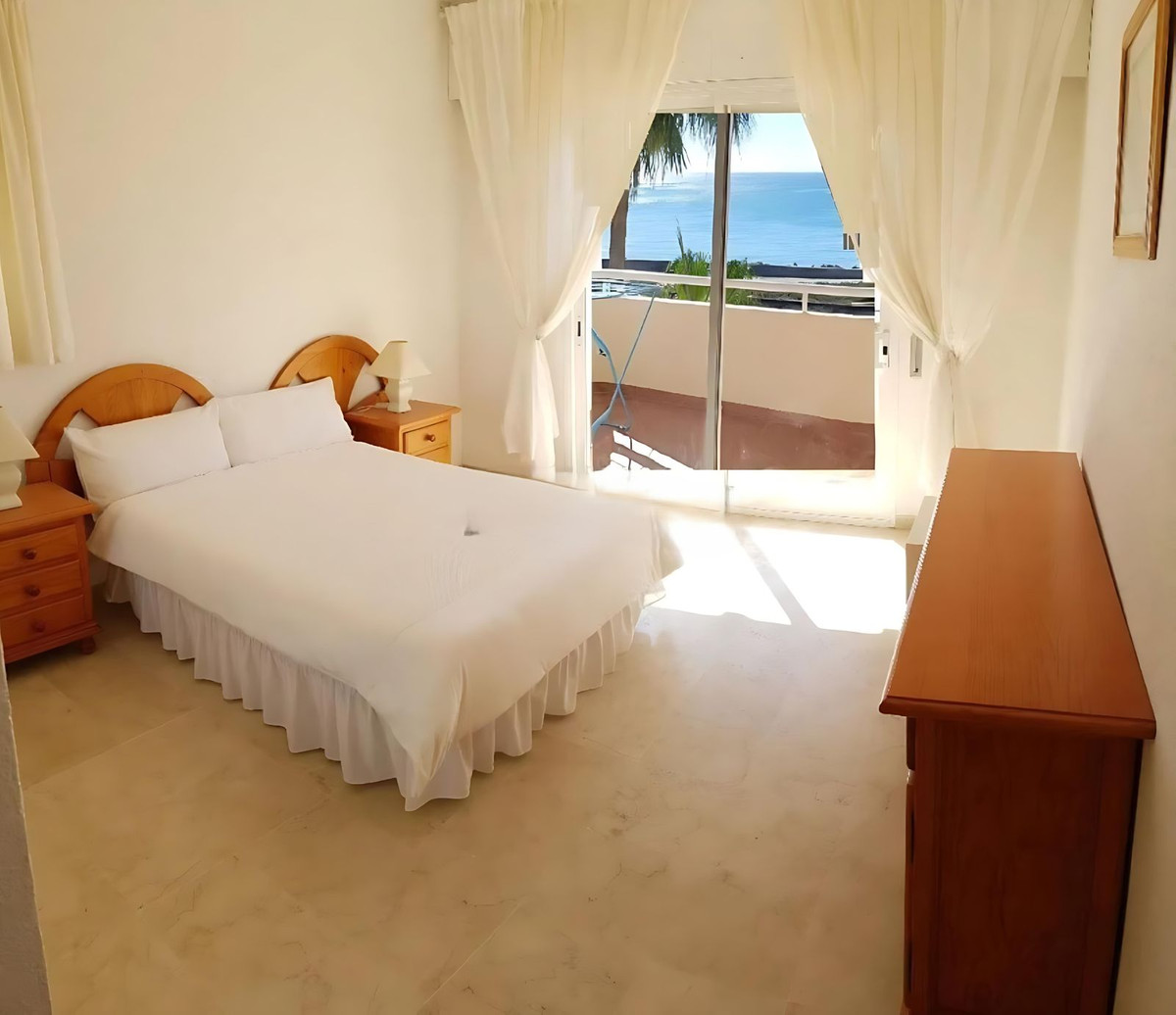 2 Bedroom Apartment for Sale in Estepona — view 12