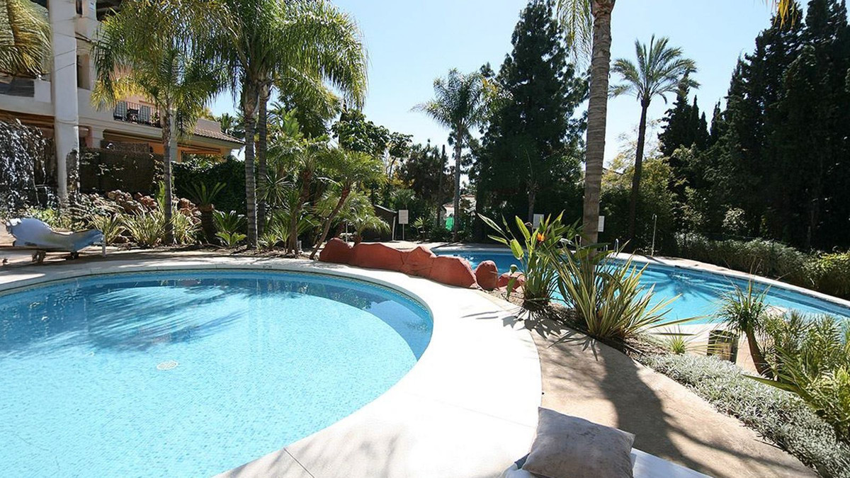 2 Bedroom Apartment for Sale in Nueva Andalucía — 2