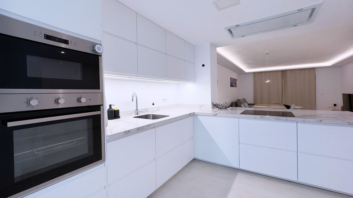 2 Bedroom Apartment for Sale in Nueva Andalucía — 3