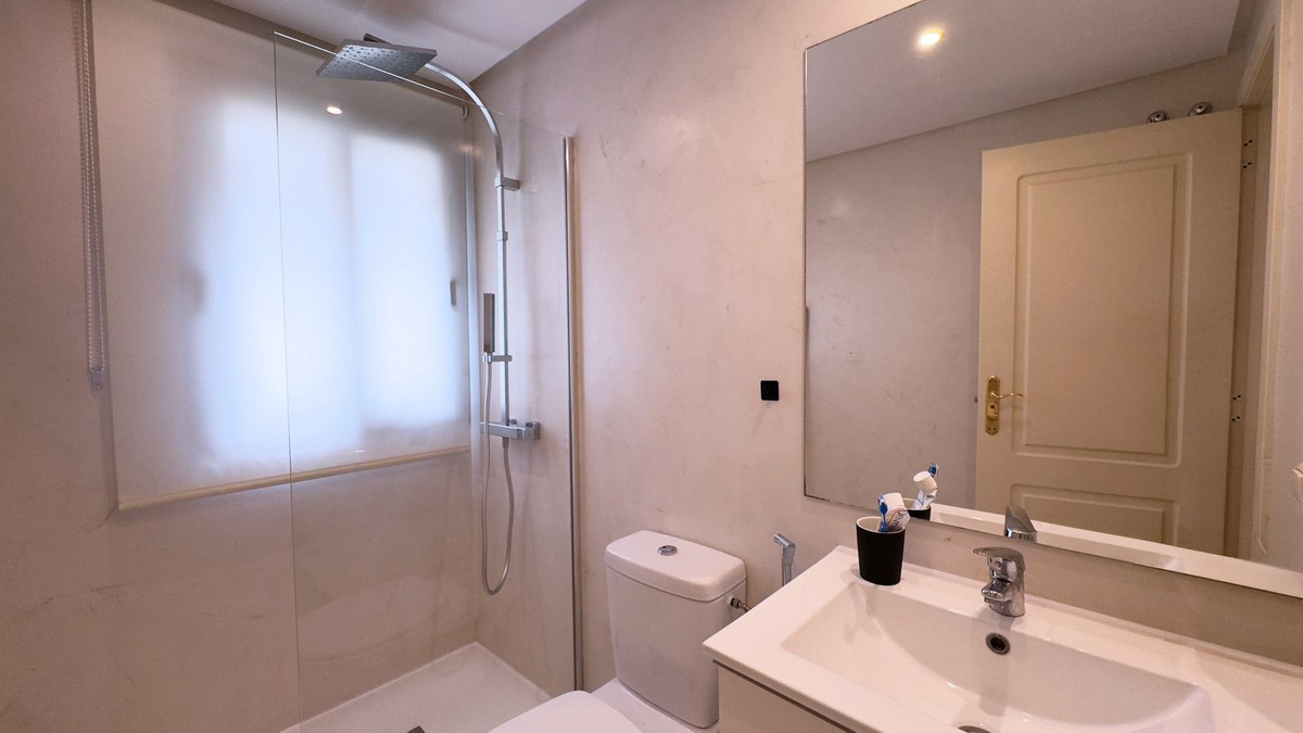 2 Bedroom Apartment for Sale in Nueva Andalucía — view 10