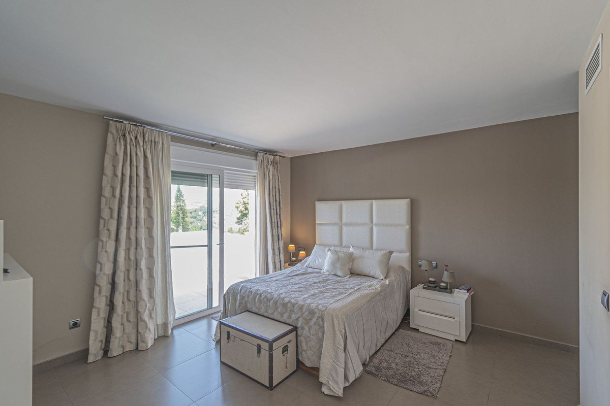 5 Bedroom Villa for Sale in San Pedro de Alcántara — 4