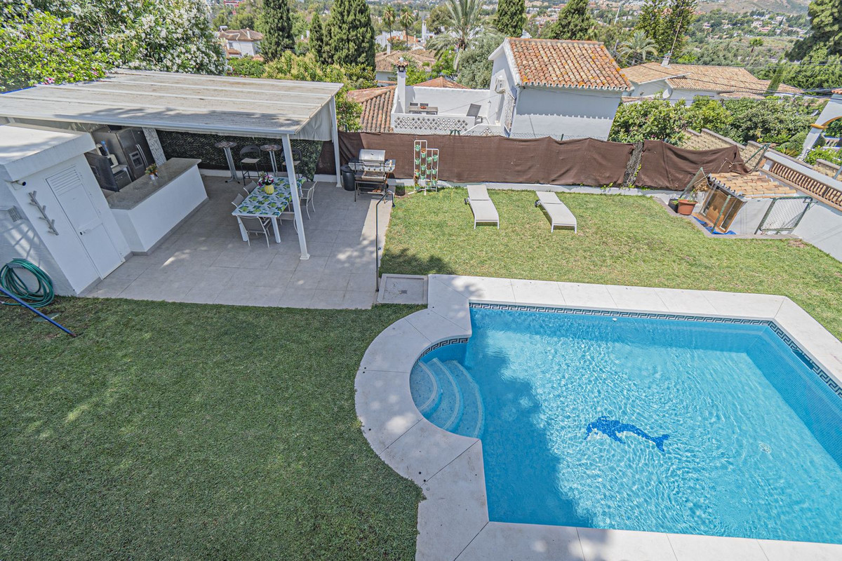 5 Bedroom Villa for Sale in San Pedro de Alcántara — 5