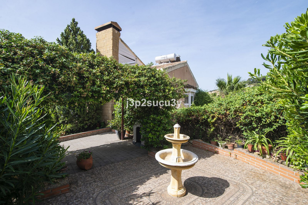 3 Bedroom Villa for Sale in Estepona — 7